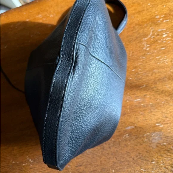 HOBO Black Leather Bag with Patterned Lining - Picture 9 of 12